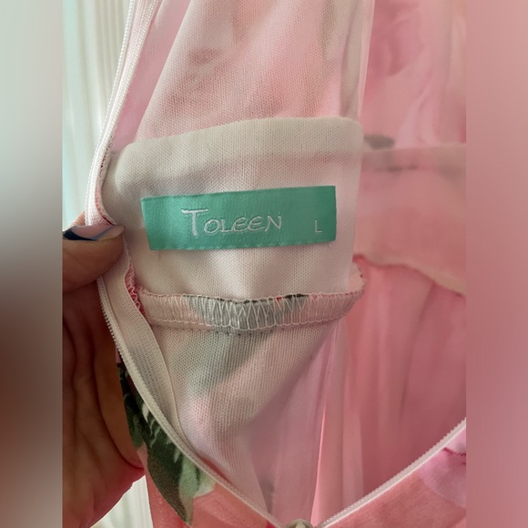 Long pleated sleeveless dress with back zipped and wide waist - Picture 4 of 4